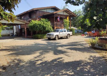 ขายบ้านไม้สัก (ใกล้กู่ช้างกู่ม้า) จ.ลำพูน 4 ล.