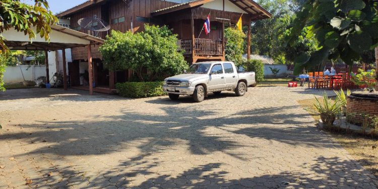 ขายบ้านไม้สัก (ใกล้กู่ช้างกู่ม้า) จ.ลำพูน 4 ล.